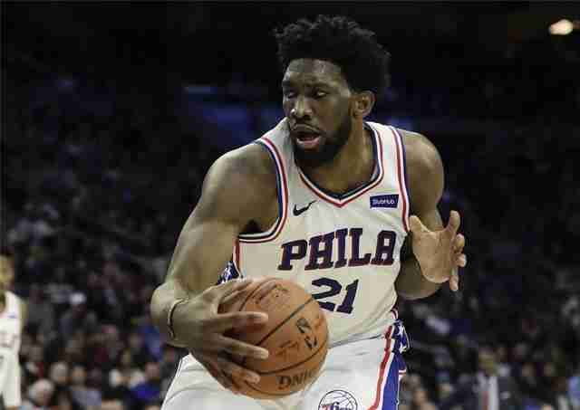  恩比德制霸攻防两端七六人双杀公牛显强势